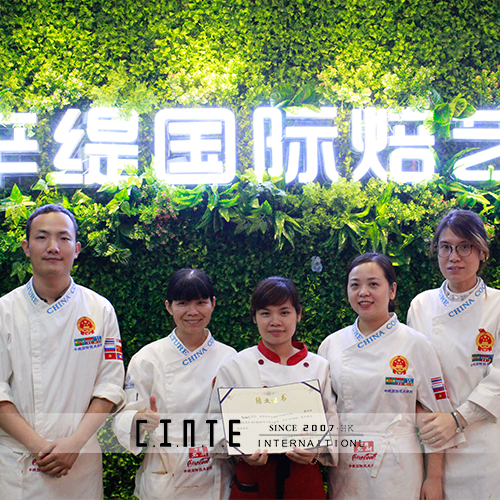 美容和西点师哪个累
